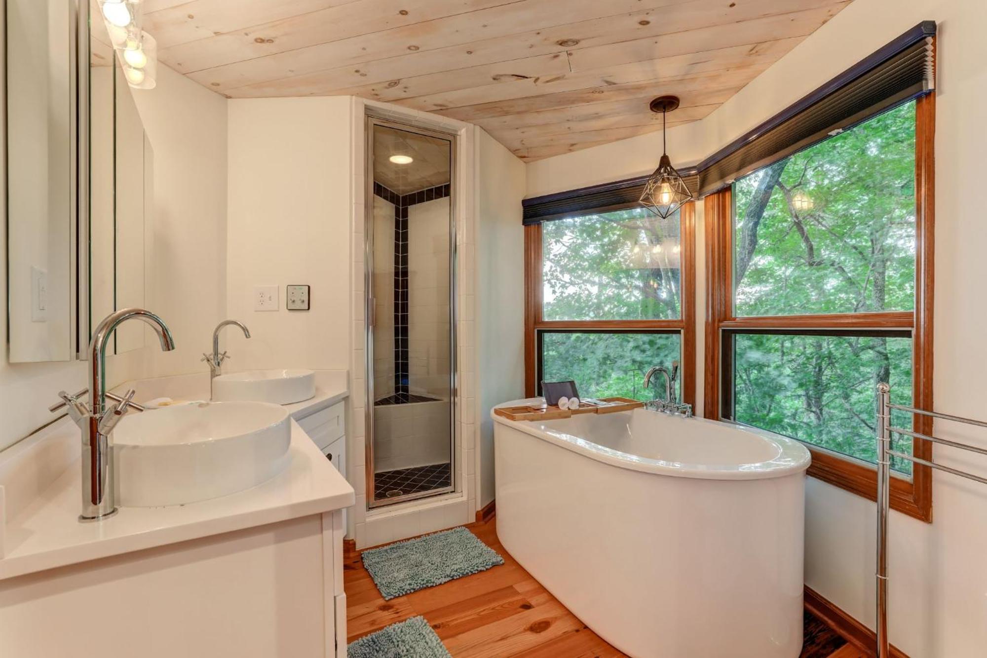 Falken Haus - Relax In Seclusion With Panoramic Lake Views Jasper Exterior foto