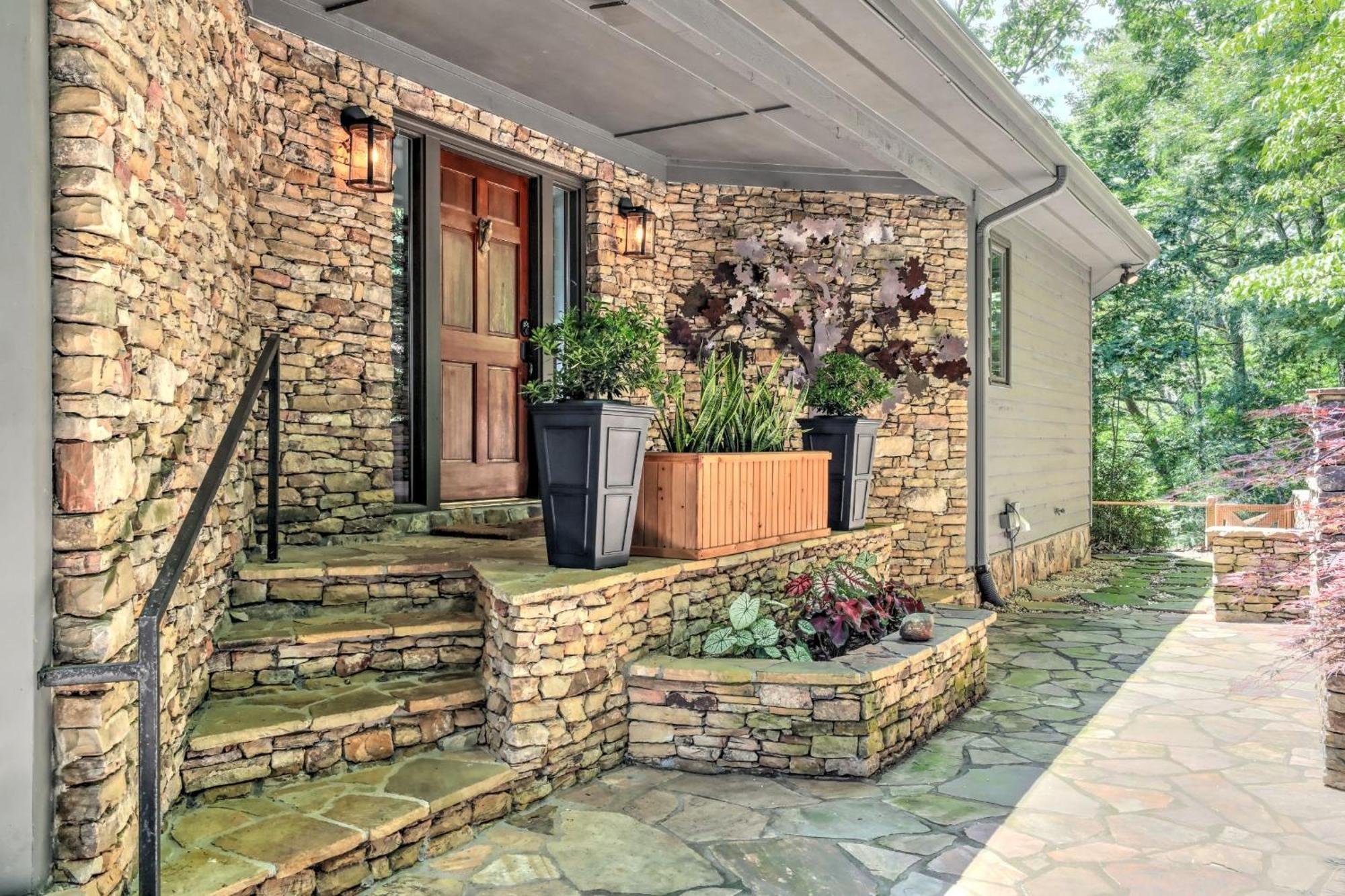 Falken Haus - Relax In Seclusion With Panoramic Lake Views Jasper Exterior foto