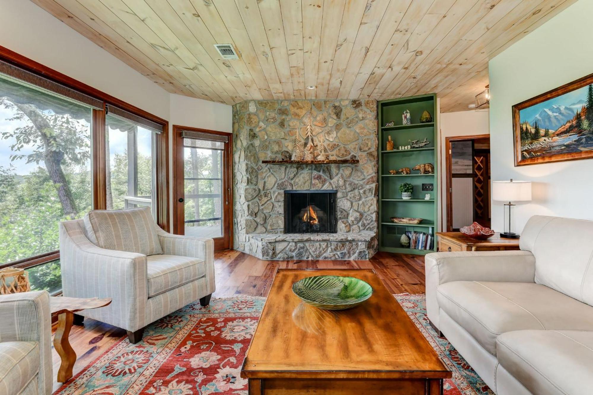 Falken Haus - Relax In Seclusion With Panoramic Lake Views Jasper Exterior foto